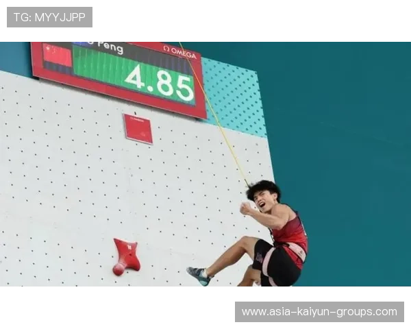 选手倒地后坚强爬起来继续