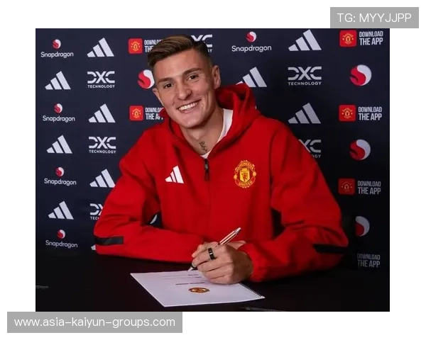 曼联年轻锋线再度亮相,谢什科引领队伍攻坚克难 曼联年轻锋线再度亮相,谢什科引领队伍攻坚克难